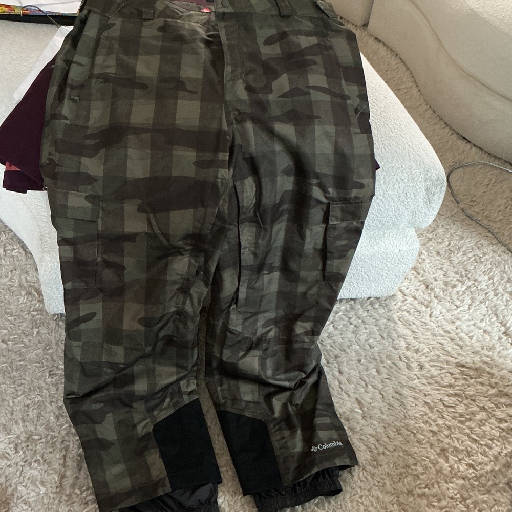 Columbia Green Camouflage Outdoor Pants (ski)